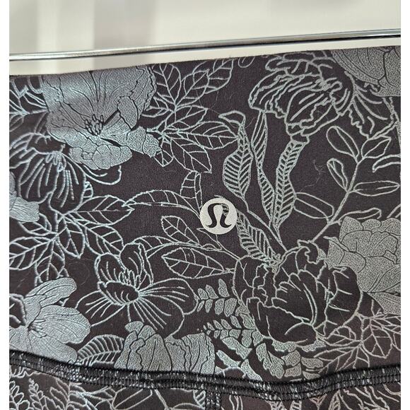 Lululemon Logo Flourish Black Iridescent 8" Foil Wunder Train High-Rise Short 4 - Picture 6 of 11